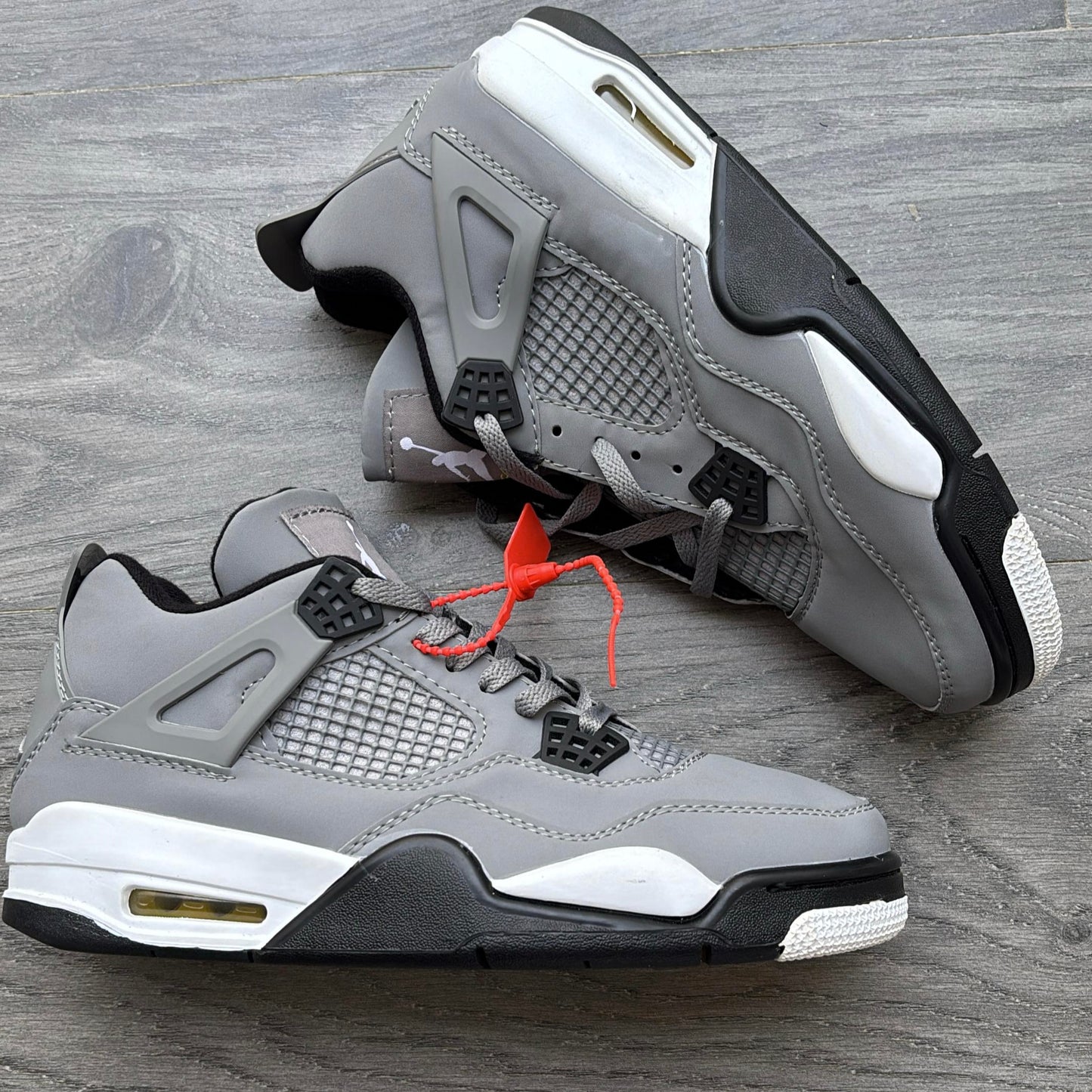 NIKE JORDAN RETRO 4
