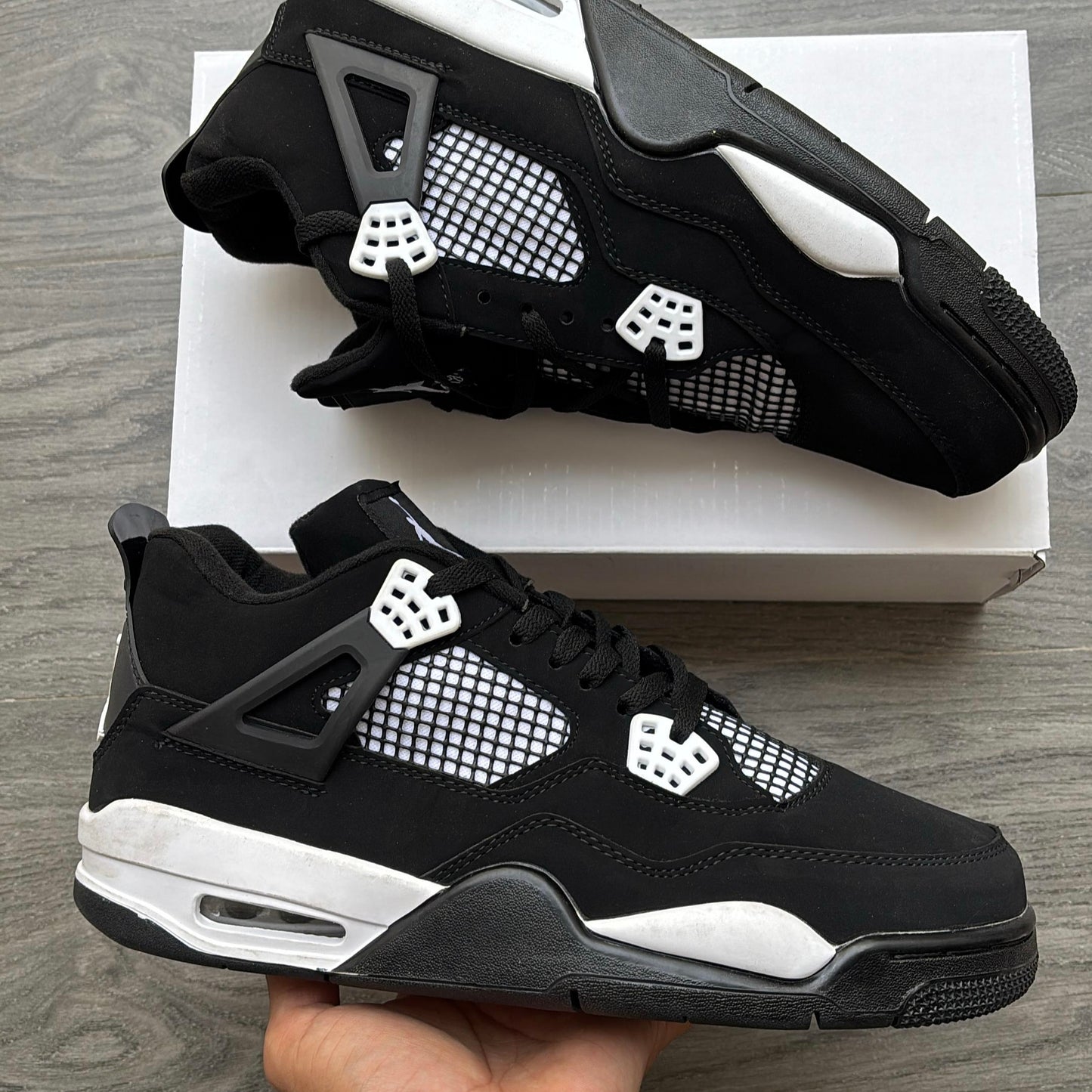 NIKE JORDAN RETRO 4