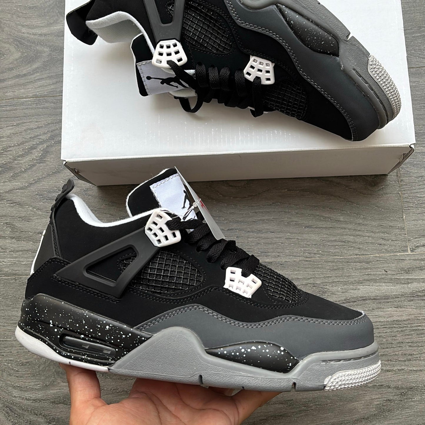 NIKE JORDAN RETRO 4