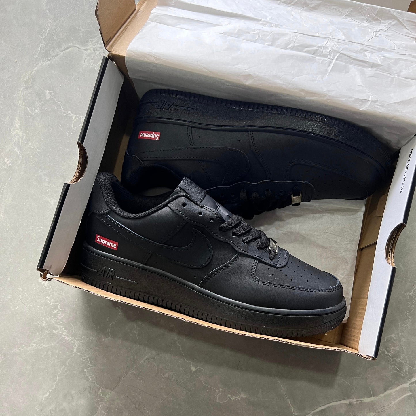 NIKE AIRFORCE 1 SUPREME