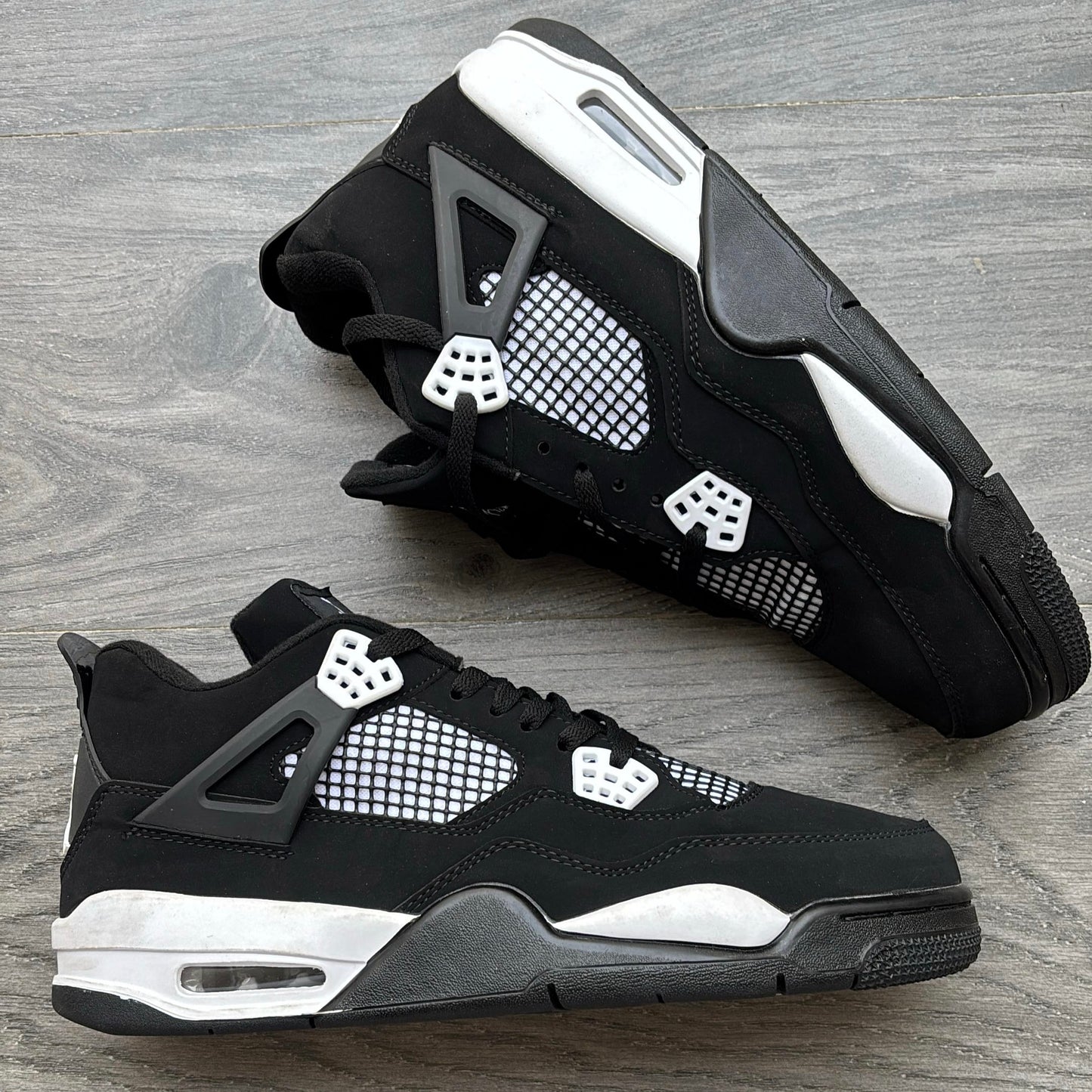 NIKE JORDAN RETRO 4