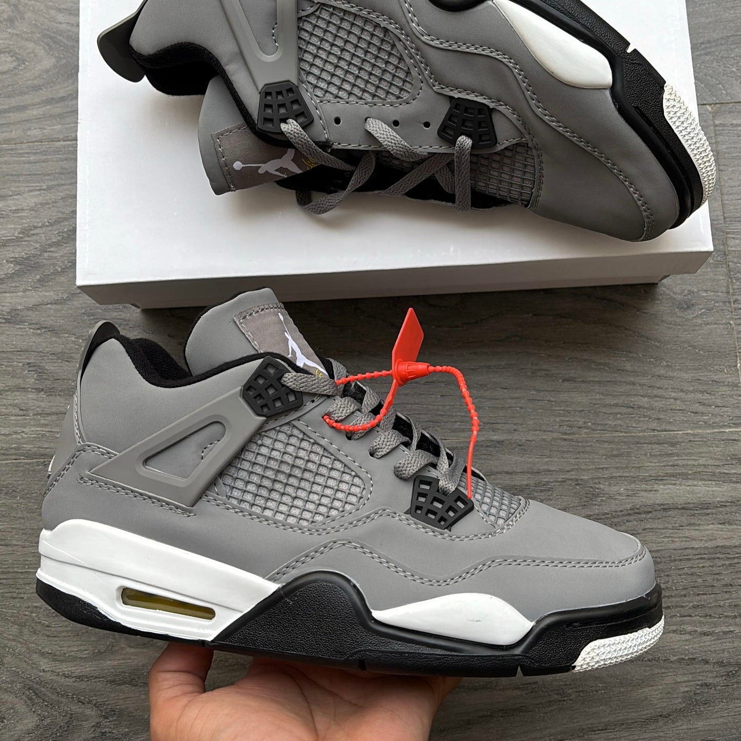 NIKE JORDAN RETRO 4
