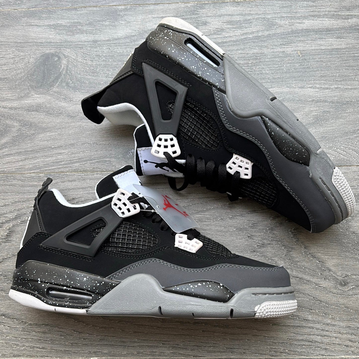 NIKE JORDAN RETRO 4