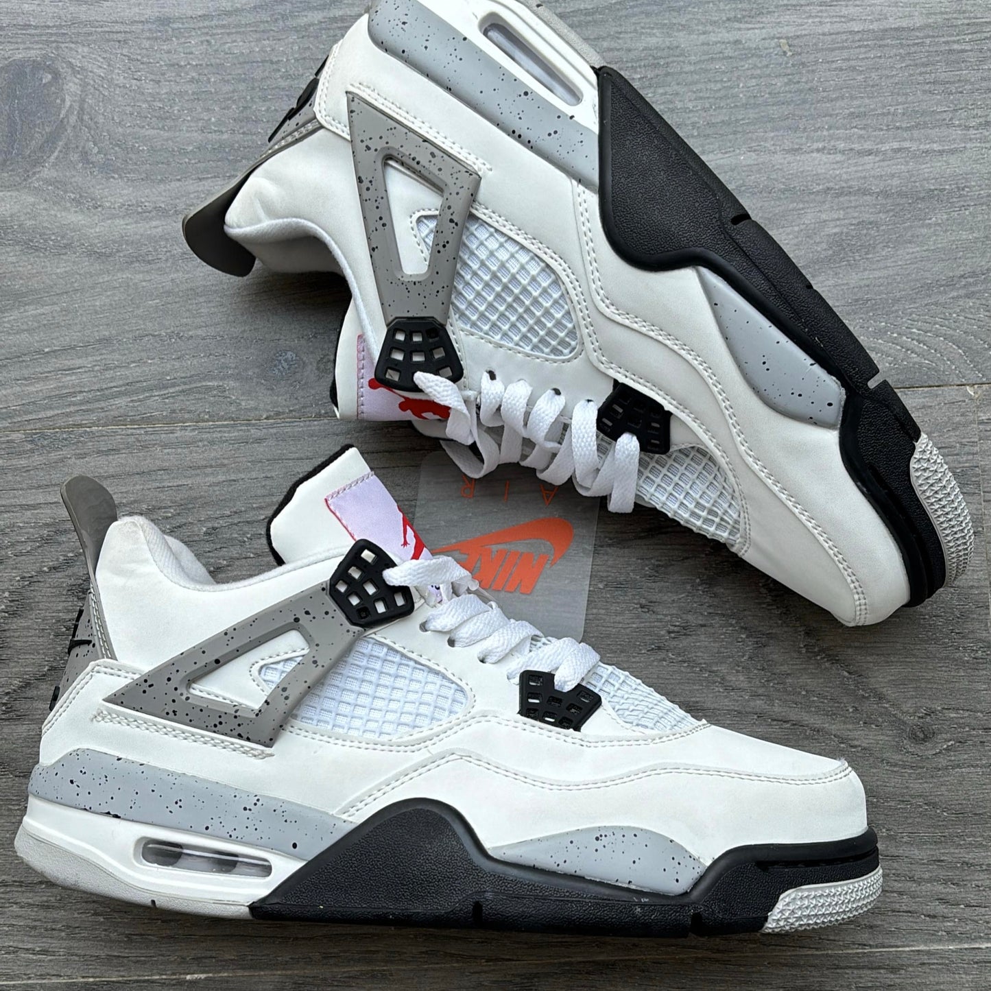 NIKE JORDAN RETRO 4