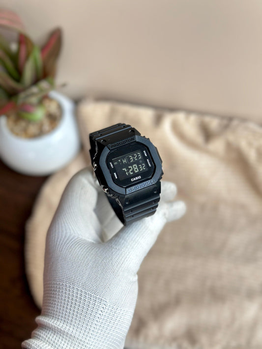 CASIO G-SHOCK 5600UB