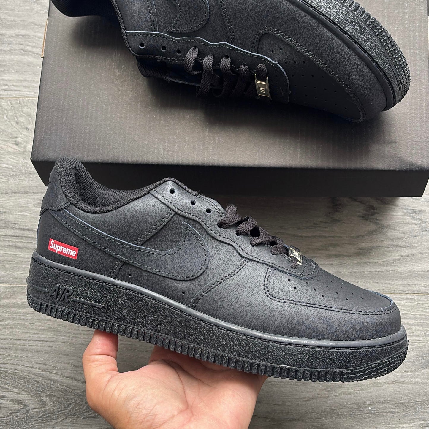 NIKE AIRFORCE 1 SUPREME